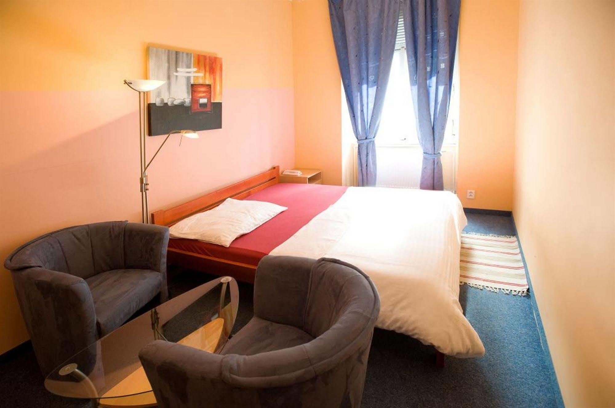 Club Hotel Praha Экстерьер фото